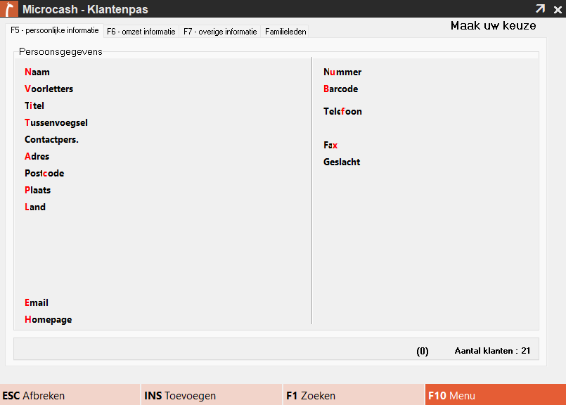Screenshot van het scherm Microcash – Klantenpas. In het klantenscherm staan de tabbladen F5 – persoonlijke informatie, F6 – omzet informatie, F7 – overige informatie en Familieleden. Bij de persoonsgegevens zijn onder andere velden zichtbaar voor naam, adres, postcode, plaats, land, klantnummer, barcode en telefoonnummer. Onderaan staan de acties ESC – Afbreken, INS – Toevoegen, F1 – Zoeken en F10 – Menu.